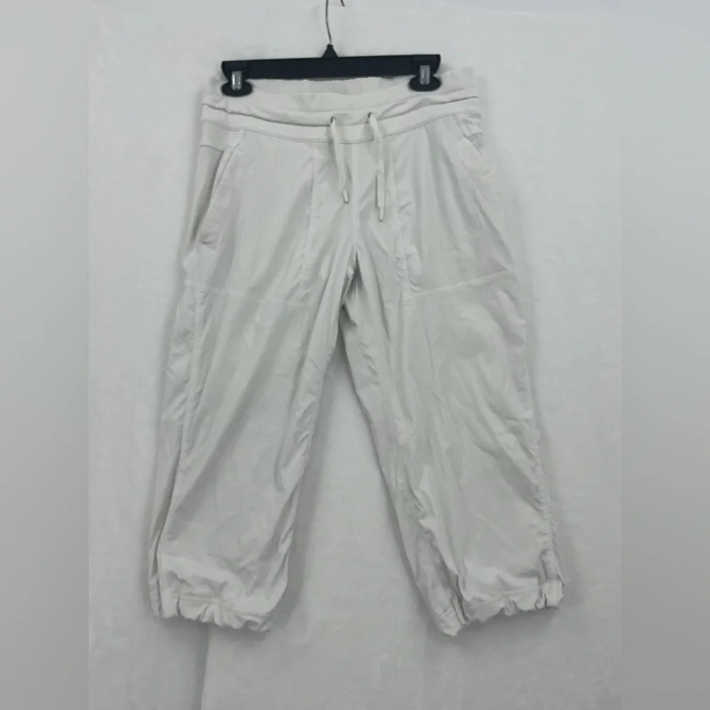 Lululemon Athletica Cream Capris 633